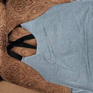 Peripherated swish Nike Dri-FIT top